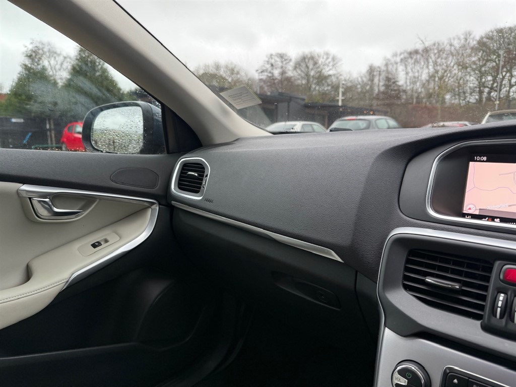 Used Volvo V40 2018 for sale - 77106211: Photo 47