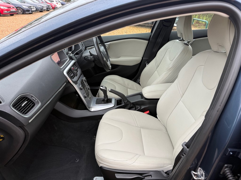 Used Volvo V40 2018 for sale - 77106211: Photo 48