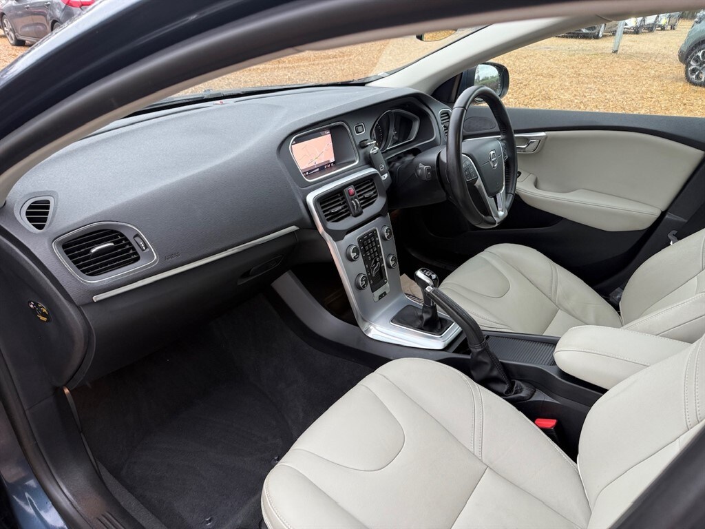 Used Volvo V40 2018 for sale - 77106211: Photo 49