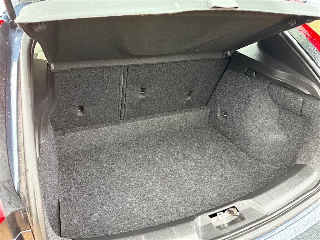 Used Volvo V40 2018 for sale - 77106211: Photo 55