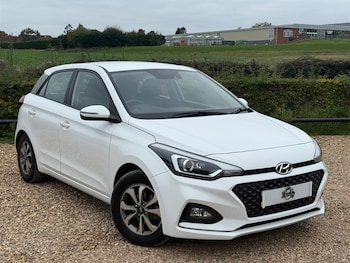 Used Hyundai i20 2019 for sale - 76240998: Photo
