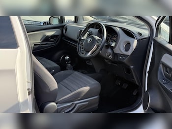 Used Toyota Yaris 2017 for sale - 79530077: Photo
