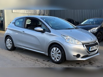 Used Peugeot 208 2014 for sale - 77764782: Photo