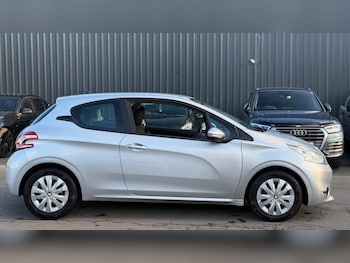 Used Peugeot 208 2014 for sale - 77764782: Photo