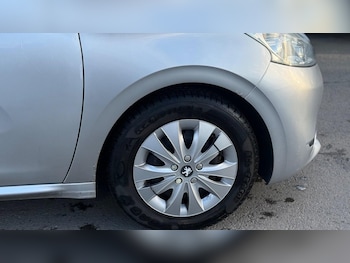 Used Peugeot 208 2014 for sale - 77764782: Photo