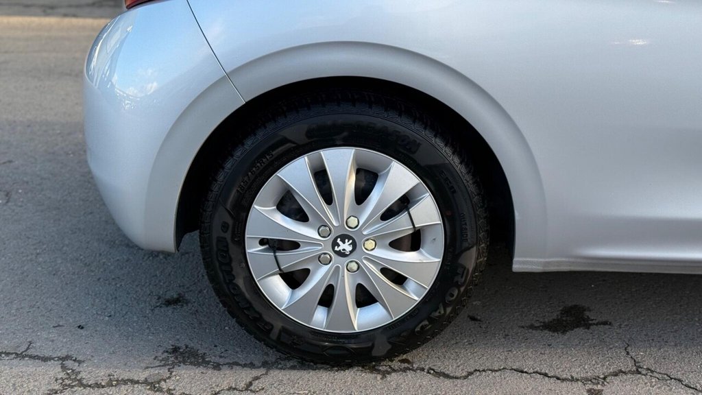Used Peugeot 208 2014 for sale - 77764782: Photo 4