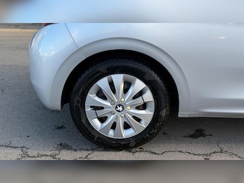 Used Peugeot 208 2014 for sale - 77764782: Photo
