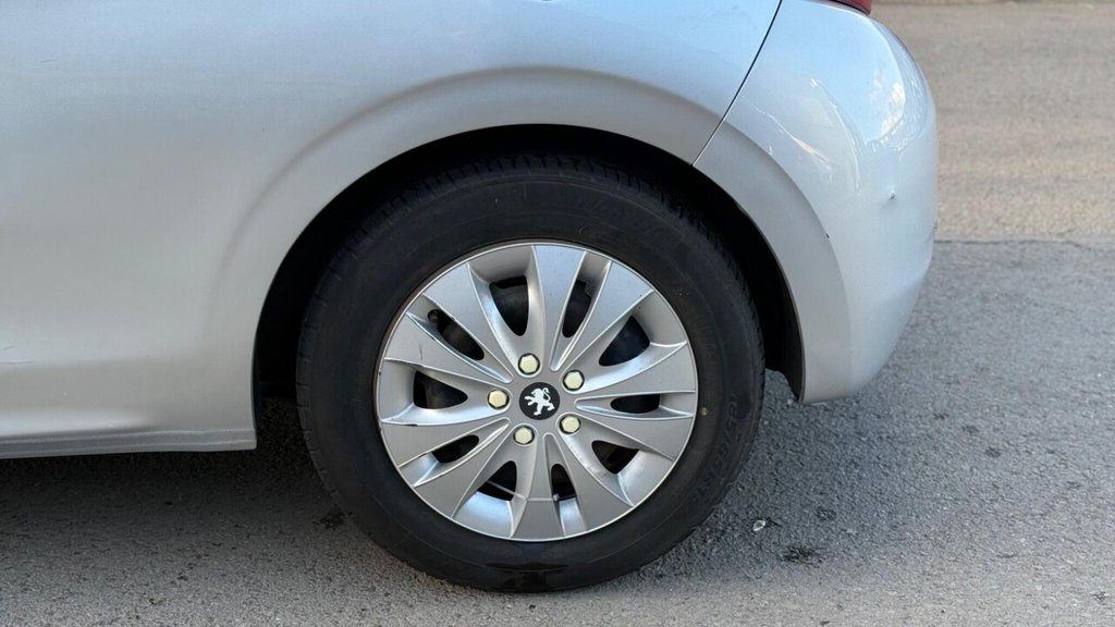 Used Peugeot 208 2014 for sale - 77764782: Photo 9
