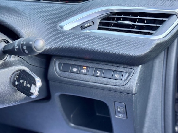 Used Peugeot 2008 2019 for sale - 74570318: Photo 8