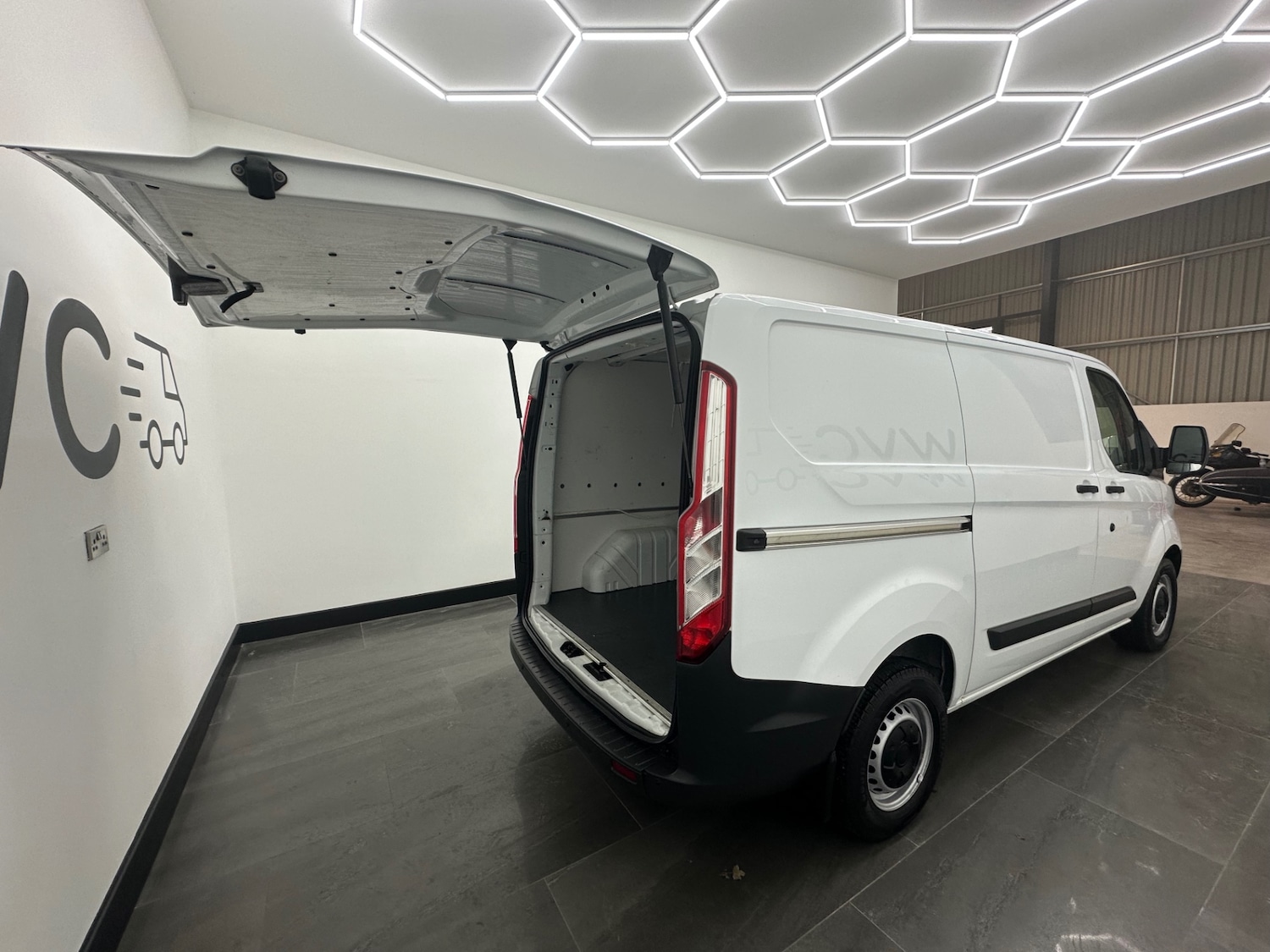 Used Ford Transit Custom 2017 for sale - 77298463: Photo 13