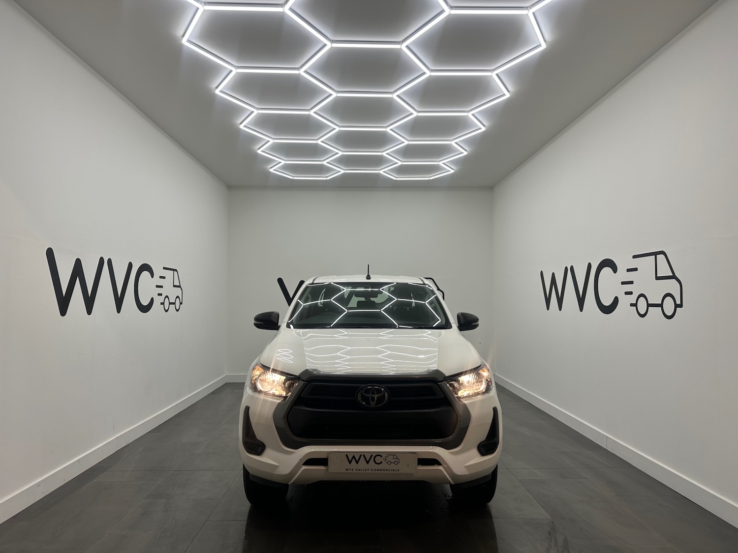 Used Toyota Hilux 2021 for sale - 77000890: Photo 2