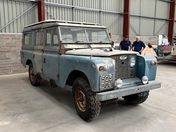 Land Rover - Defender