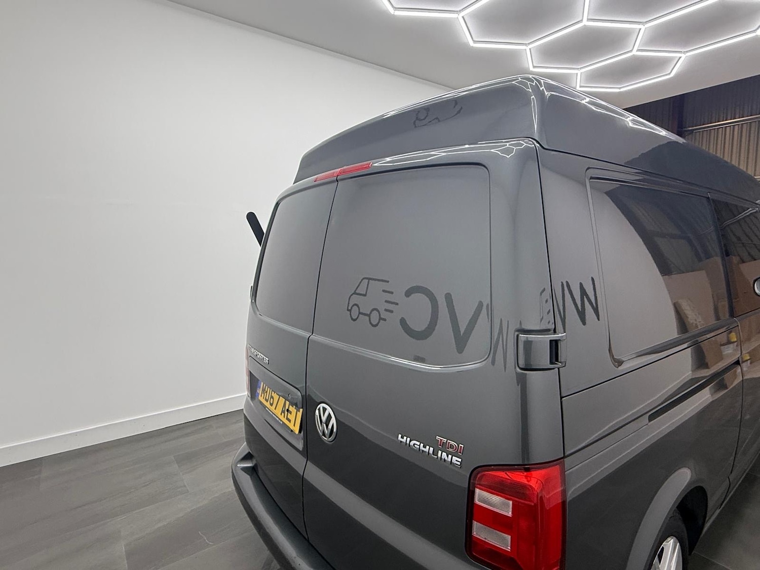 Used Volkswagen Transporter 2018 for sale - 76638424: Photo 16