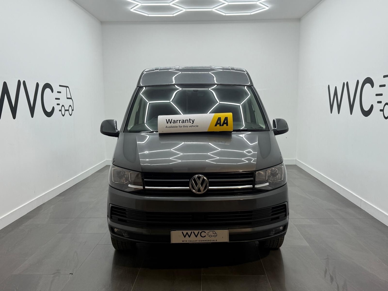 Used Volkswagen Transporter 2018 for sale - 76638424: Photo 2