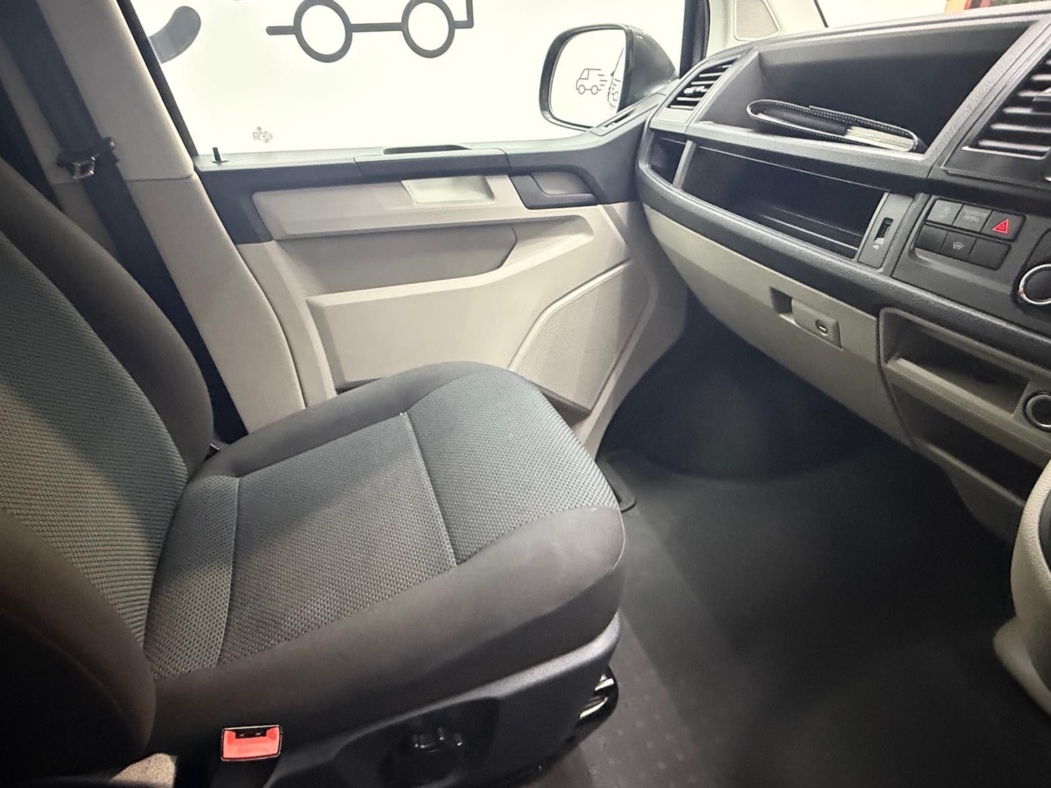 Used Volkswagen Transporter 2018 for sale - 76638424: Photo 24