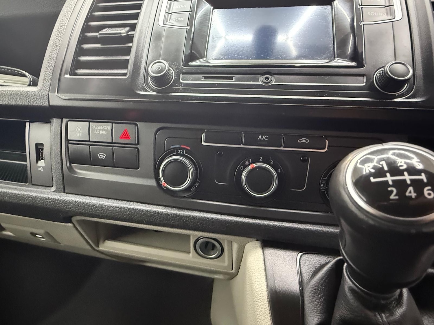 Used Volkswagen Transporter 2018 for sale - 76638424: Photo 28