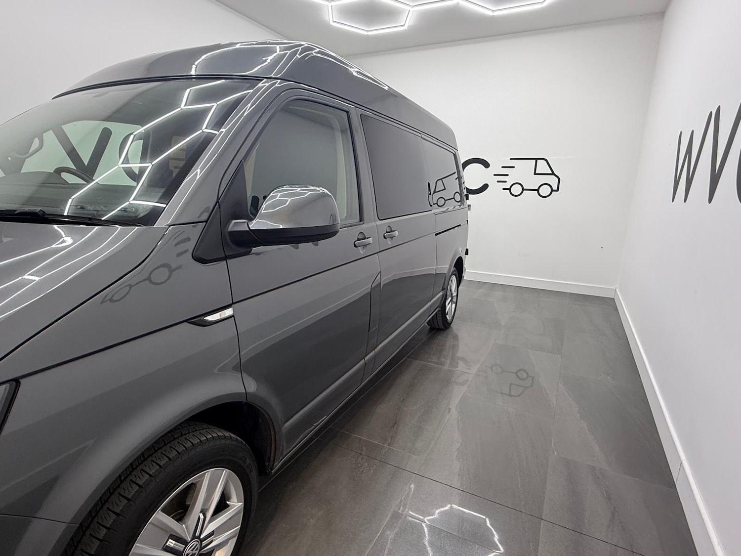 Used Volkswagen Transporter 2018 for sale - 76638424: Photo 5