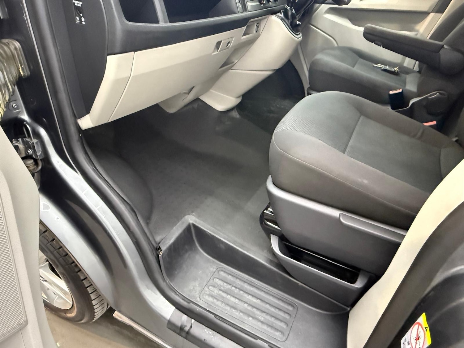 Used Volkswagen Transporter 2018 for sale - 76638424: Photo 9