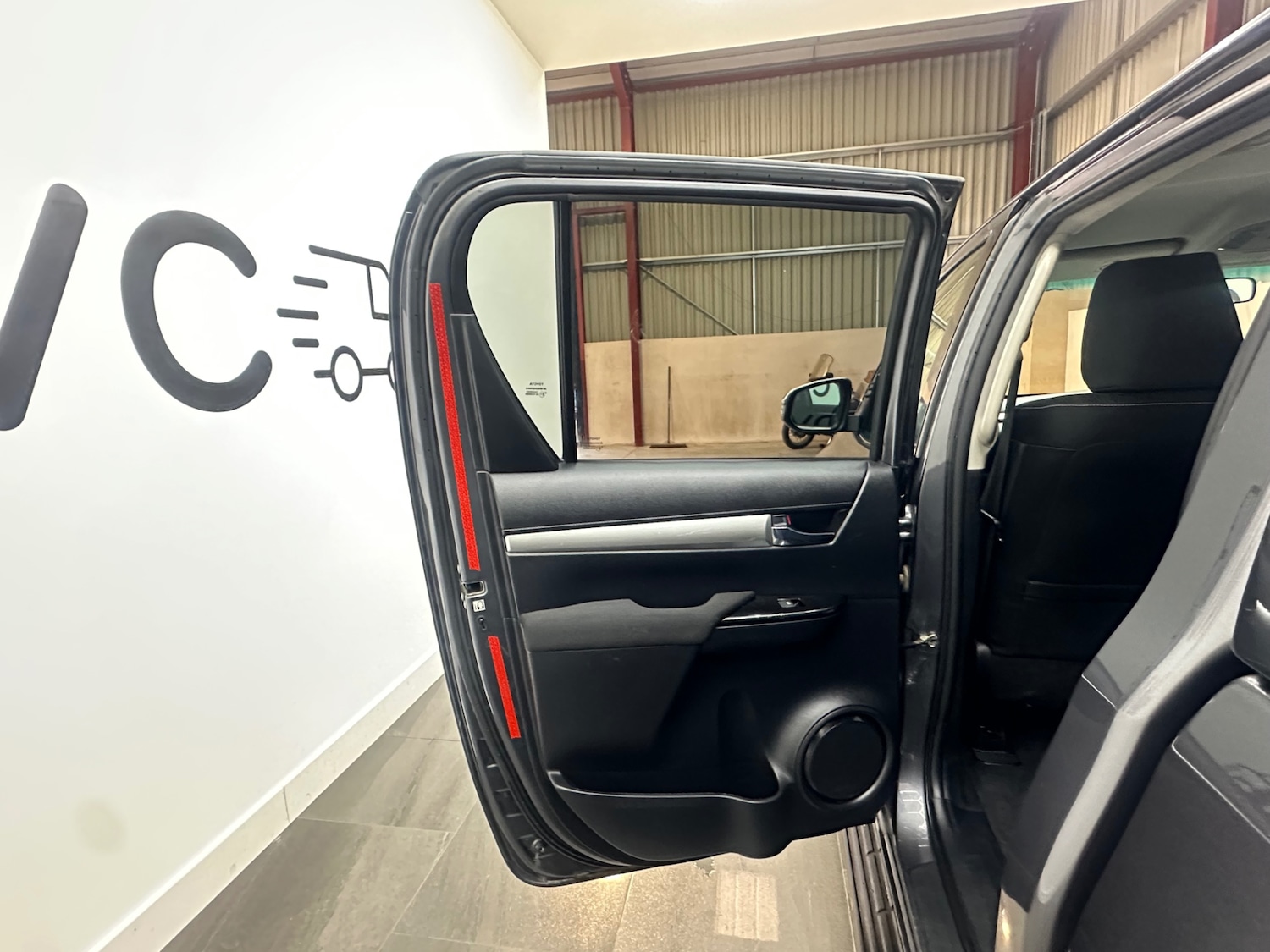 Used Toyota Hilux 2019 for sale - 77127360: Photo 10