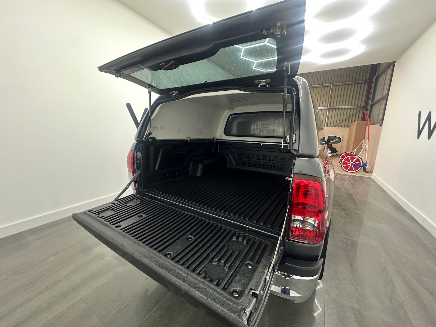 Used Toyota Hilux 2019 for sale - 77127360: Photo 15