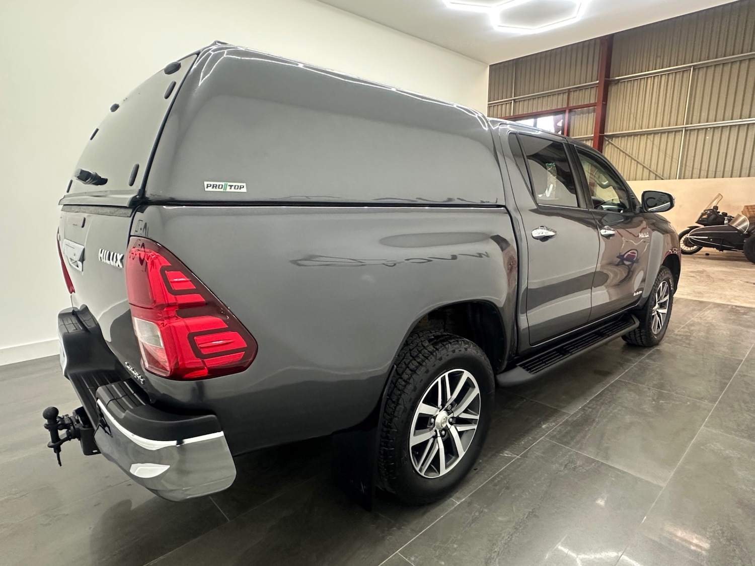 Used Toyota Hilux 2019 for sale - 77127360: Photo 18