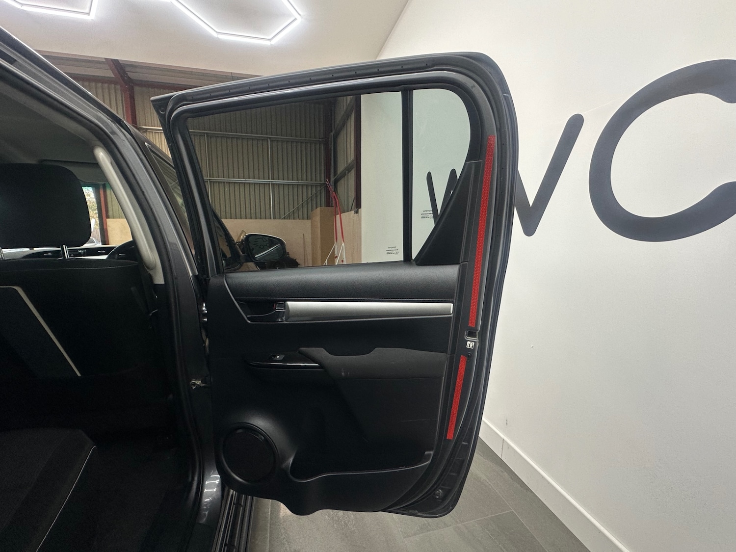 Used Toyota Hilux 2019 for sale - 77127360: Photo 20