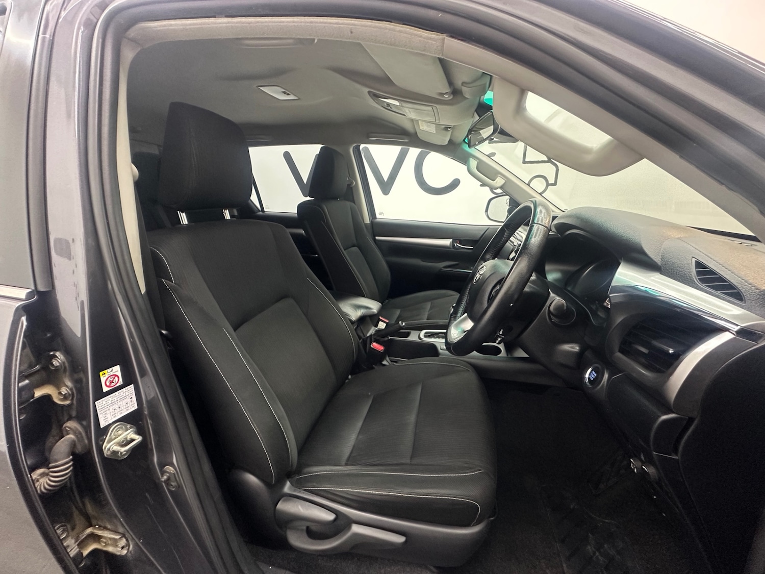 Used Toyota Hilux 2019 for sale - 77127360: Photo 25