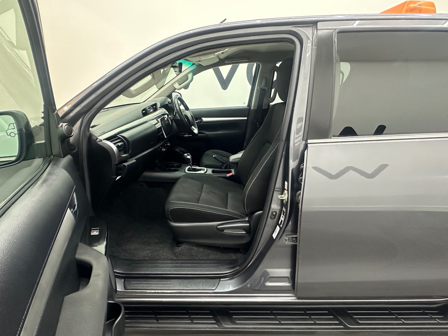 Used Toyota Hilux 2019 for sale - 77127360: Photo 8