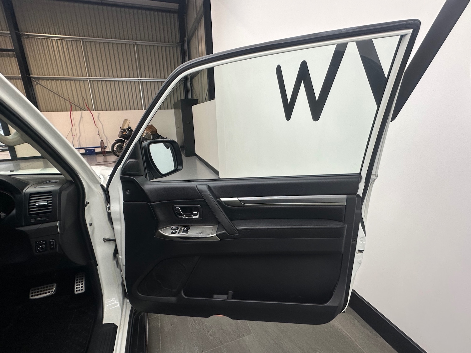 Used Mitsubishi Shogun 2016 for sale - 77601865: Photo 18