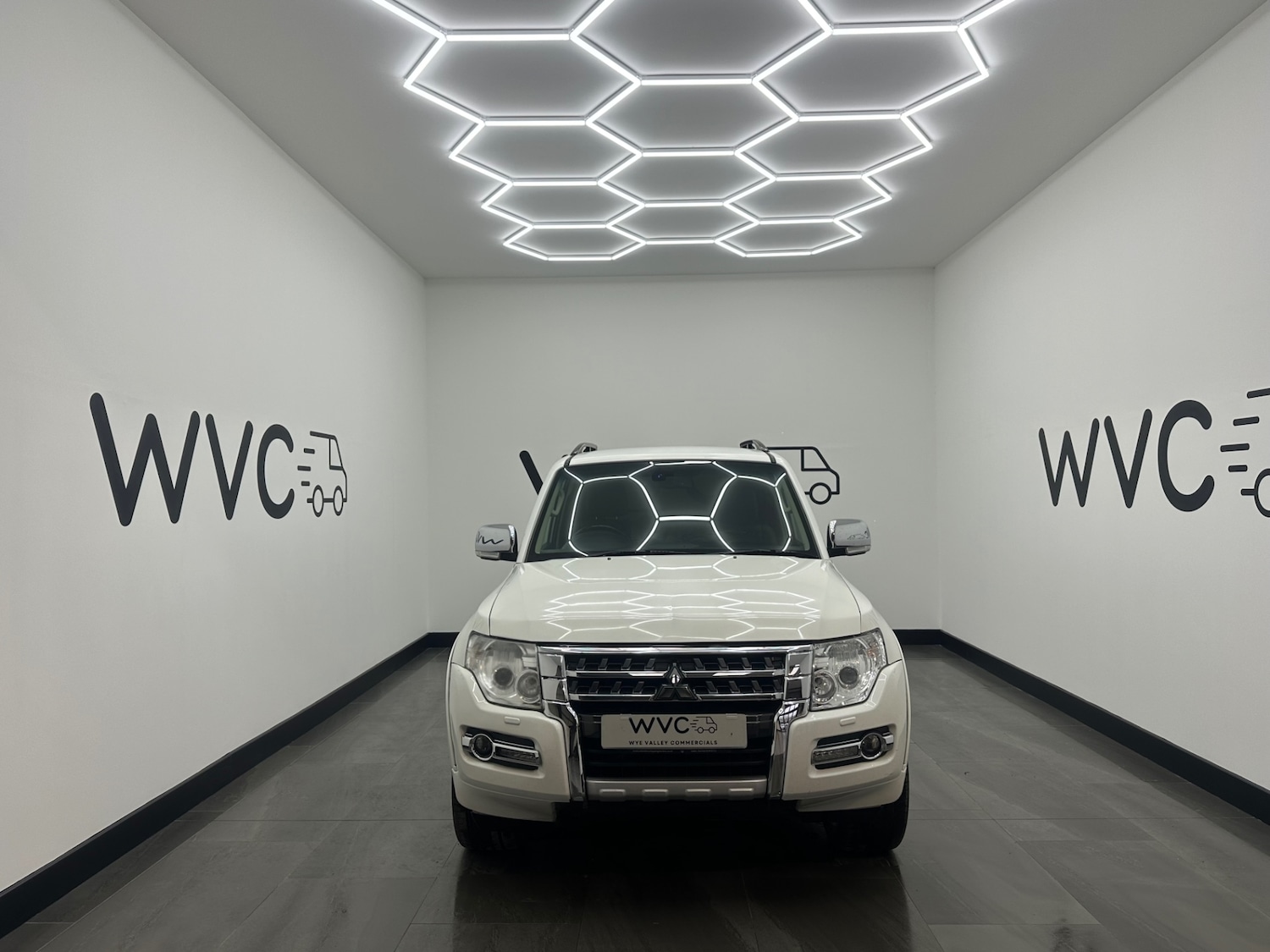 Used Mitsubishi Shogun 2016 for sale - 77601865: Photo 2