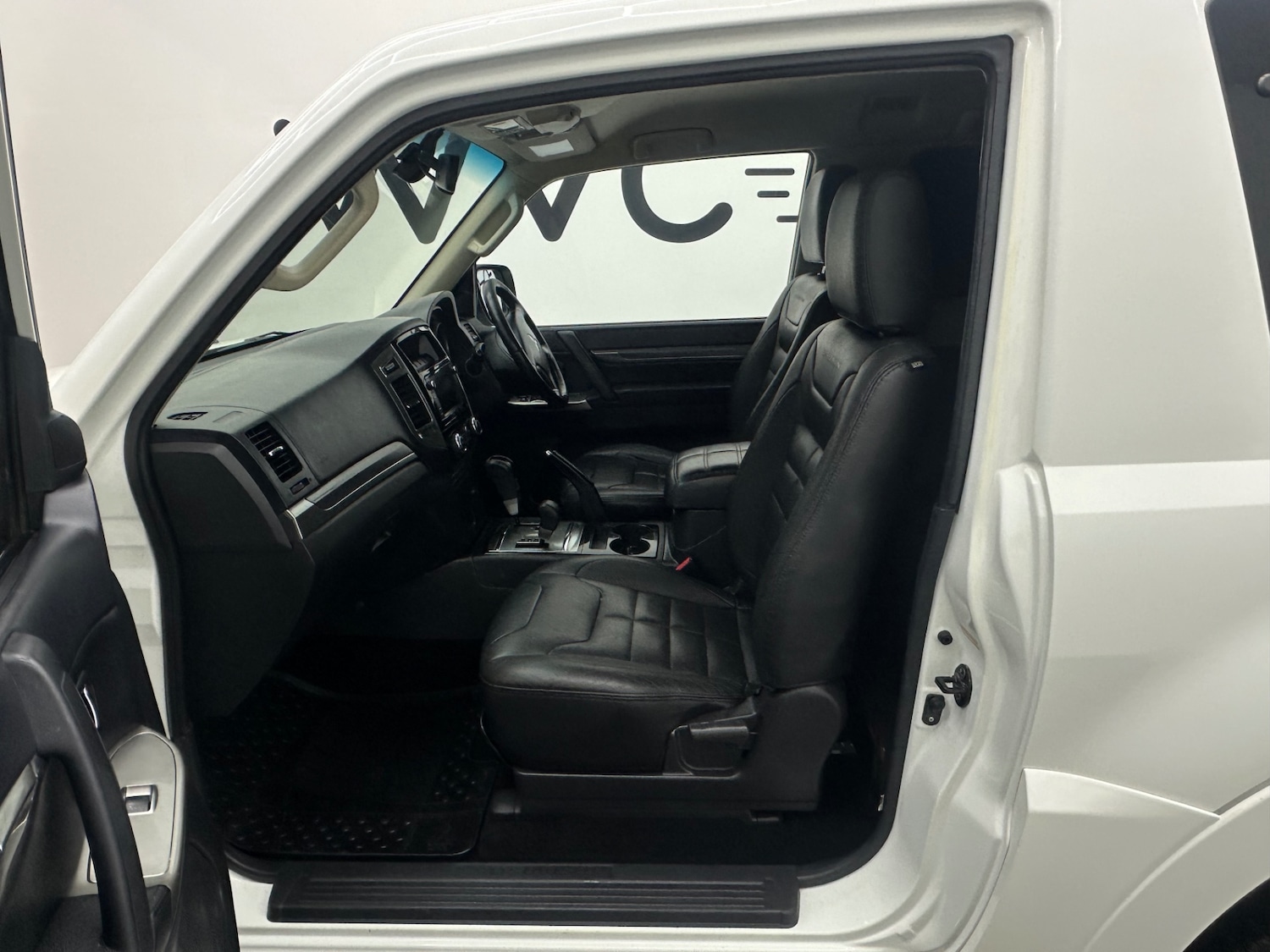 Used Mitsubishi Shogun 2016 for sale - 77601865: Photo 6