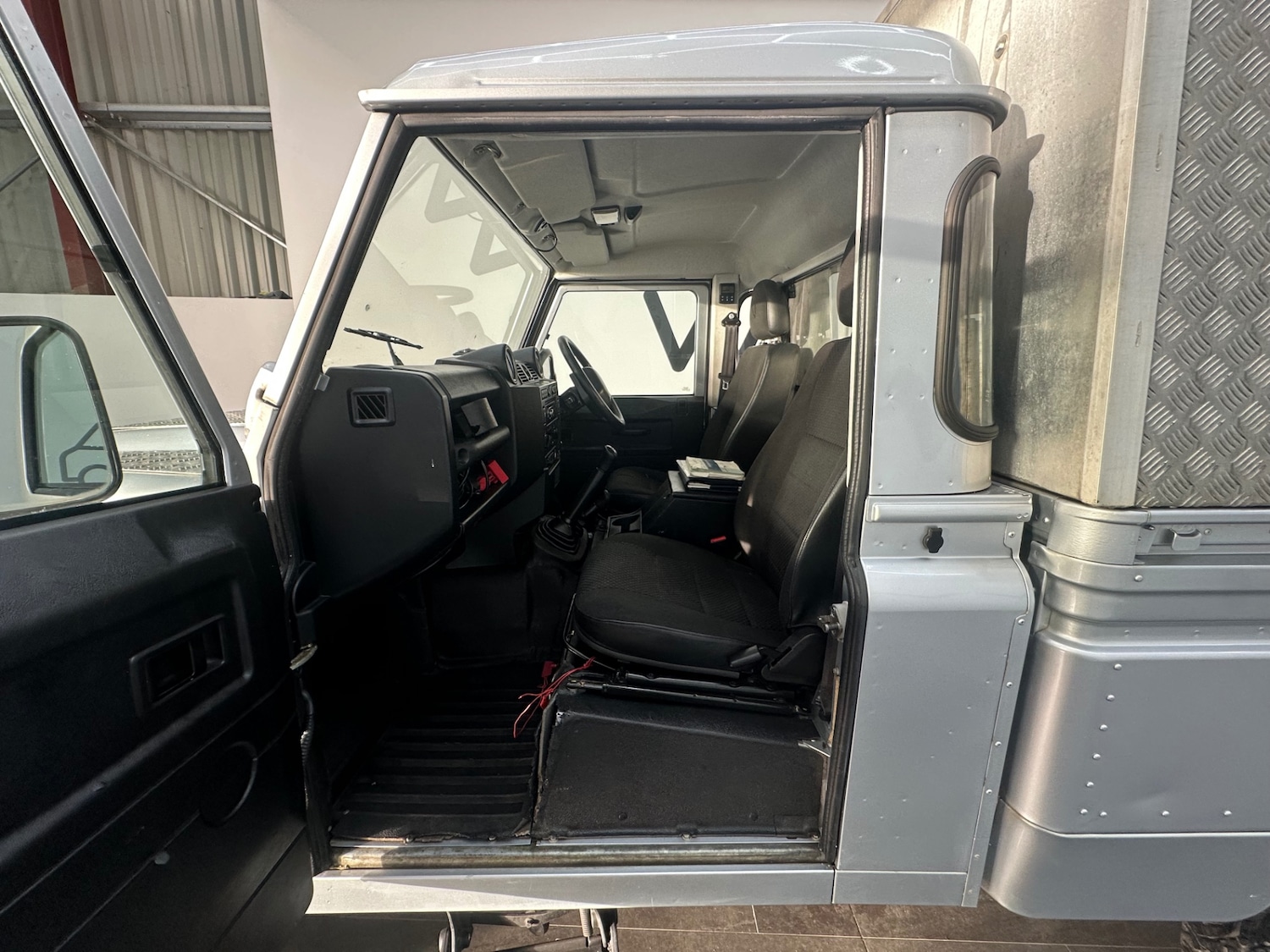 Used Land Rover Defender 2013 for sale - 77220593: Photo 6