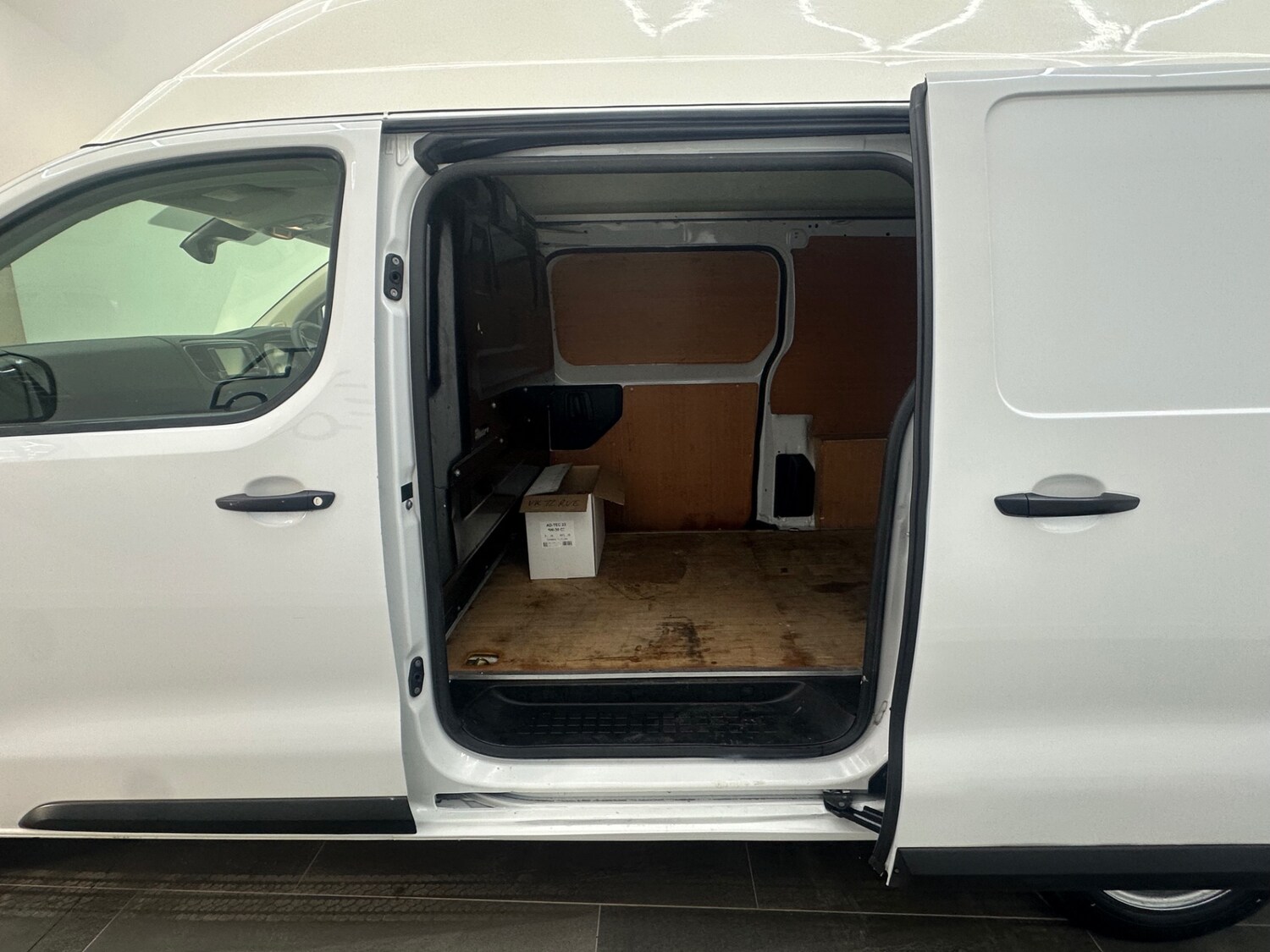 Used Vauxhall Vivaro 2023 for sale - 76905502: Photo 8