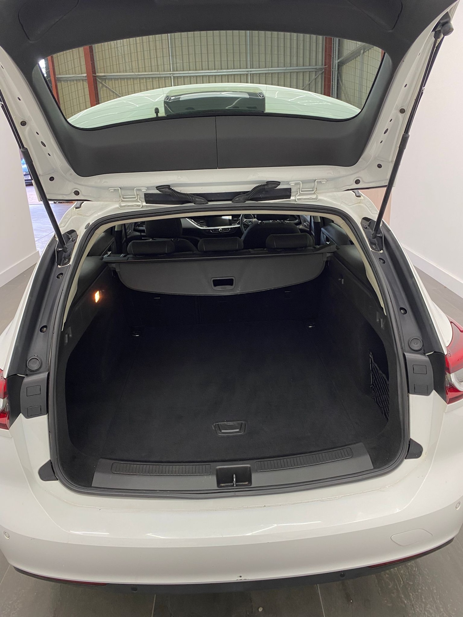 Used Vauxhall Insignia 2018 for sale - 76673125: Photo 11