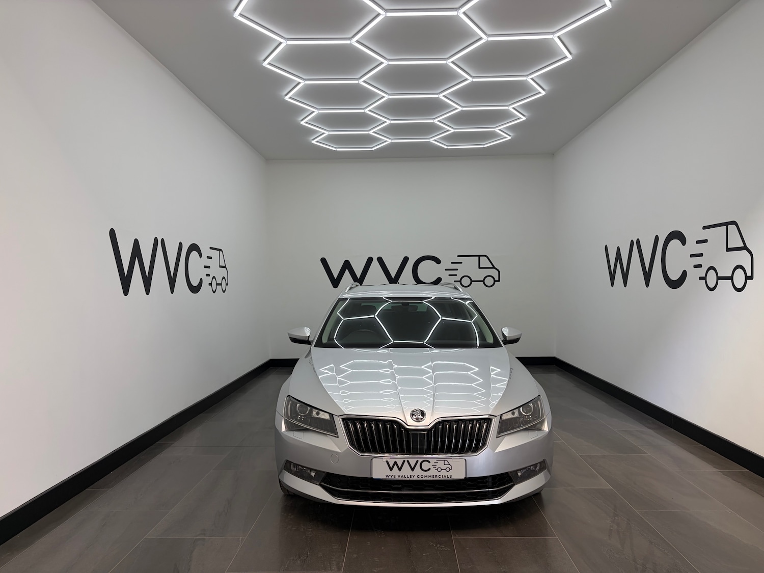 Used Skoda Superb 2016 for sale - 77947285: Photo 2