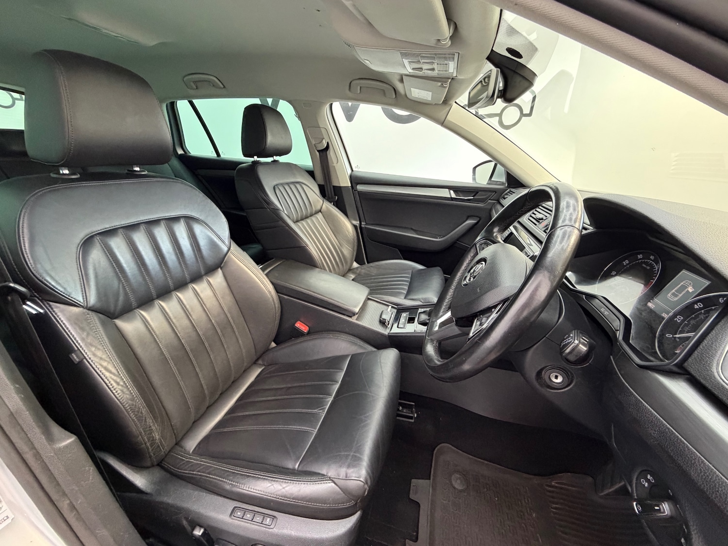 Used Skoda Superb 2016 for sale - 77947285: Photo 25