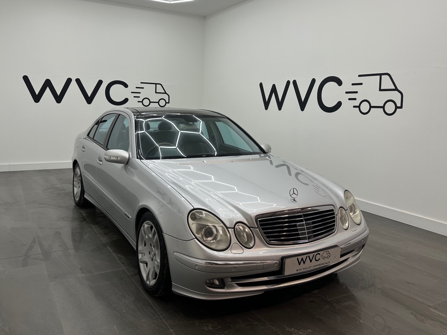 Used Mercedes-Benz E Class 2005 for sale - 76831740: Photo 1