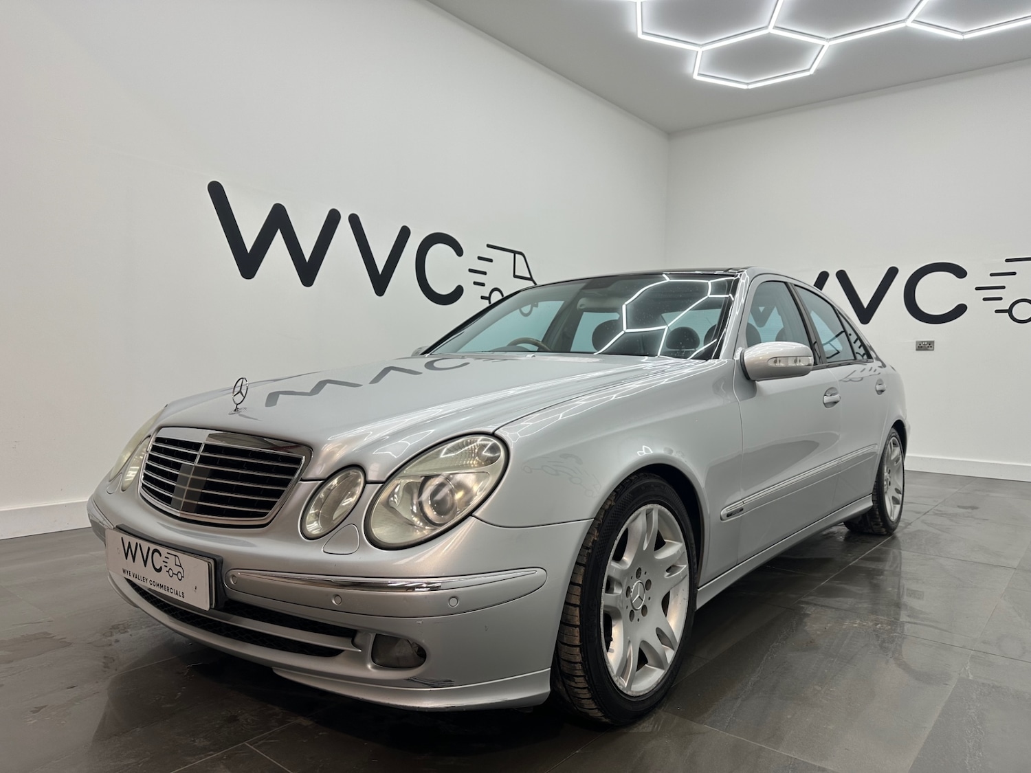 Used Mercedes-Benz E Class 2005 for sale - 76831740: Photo 4