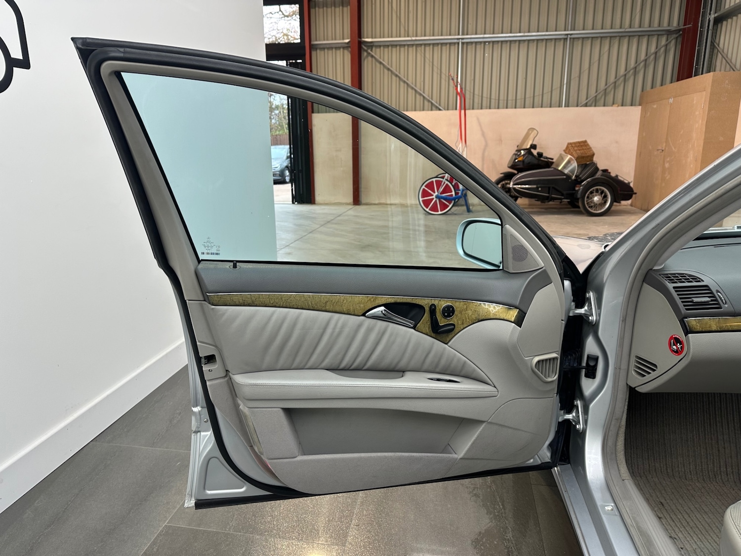 Used Mercedes-Benz E Class 2005 for sale - 76831740: Photo 6