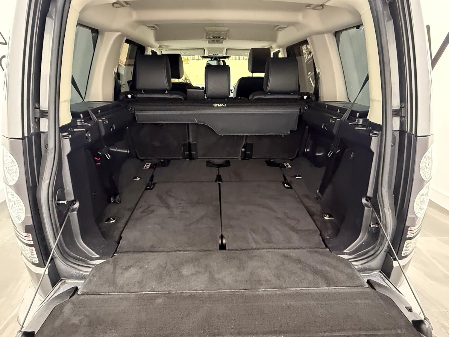 Used Land Rover Discovery 2016 for sale - 76637656: Photo 11