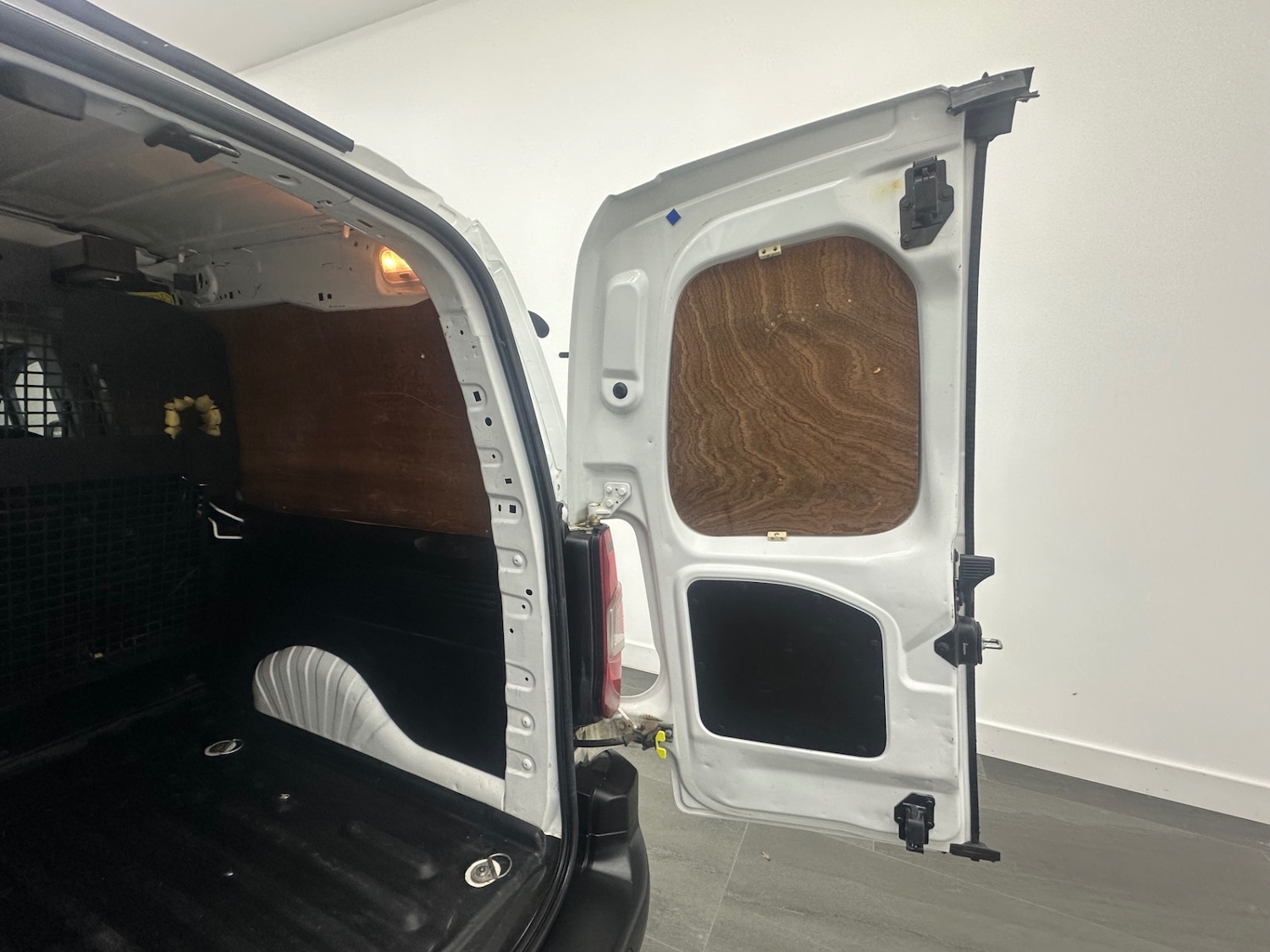 Used Peugeot Partner 2020 for sale - 76694682: Photo 16