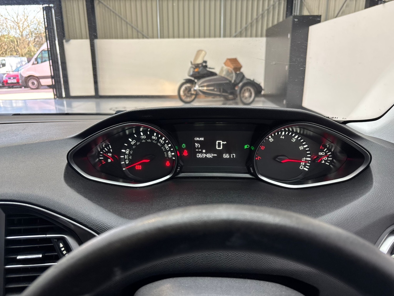 Used Peugeot 308 2018 for sale - 77661898: Photo 32