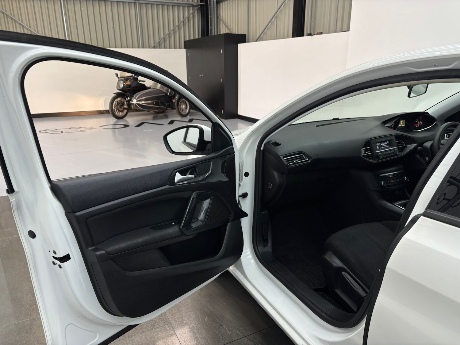 Used Peugeot 308 2018 for sale - 77661898: Photo 8