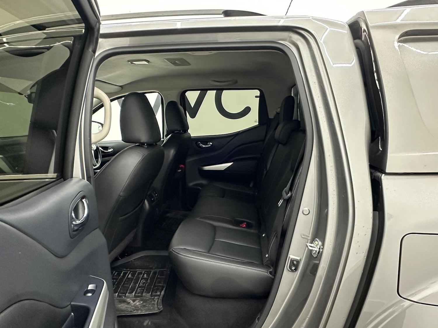 Used Nissan Navara 2020 for sale - 76637169: Photo 9