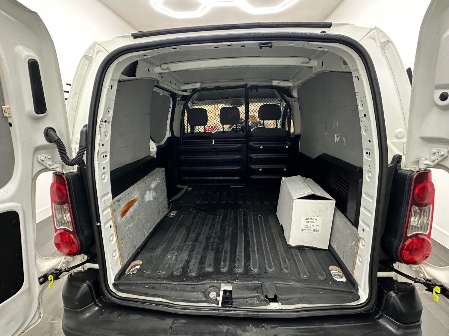 Used Peugeot Partner 2016 for sale - 76791233: Photo 13