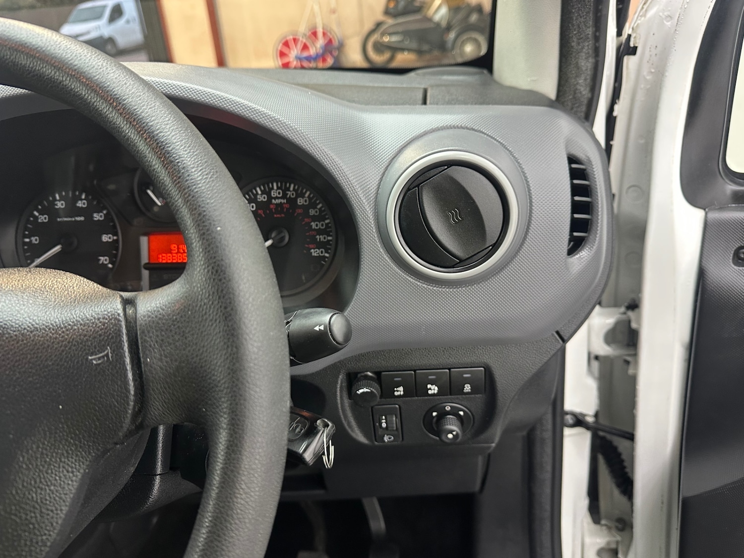 Used Peugeot Partner 2016 for sale - 76791233: Photo 28