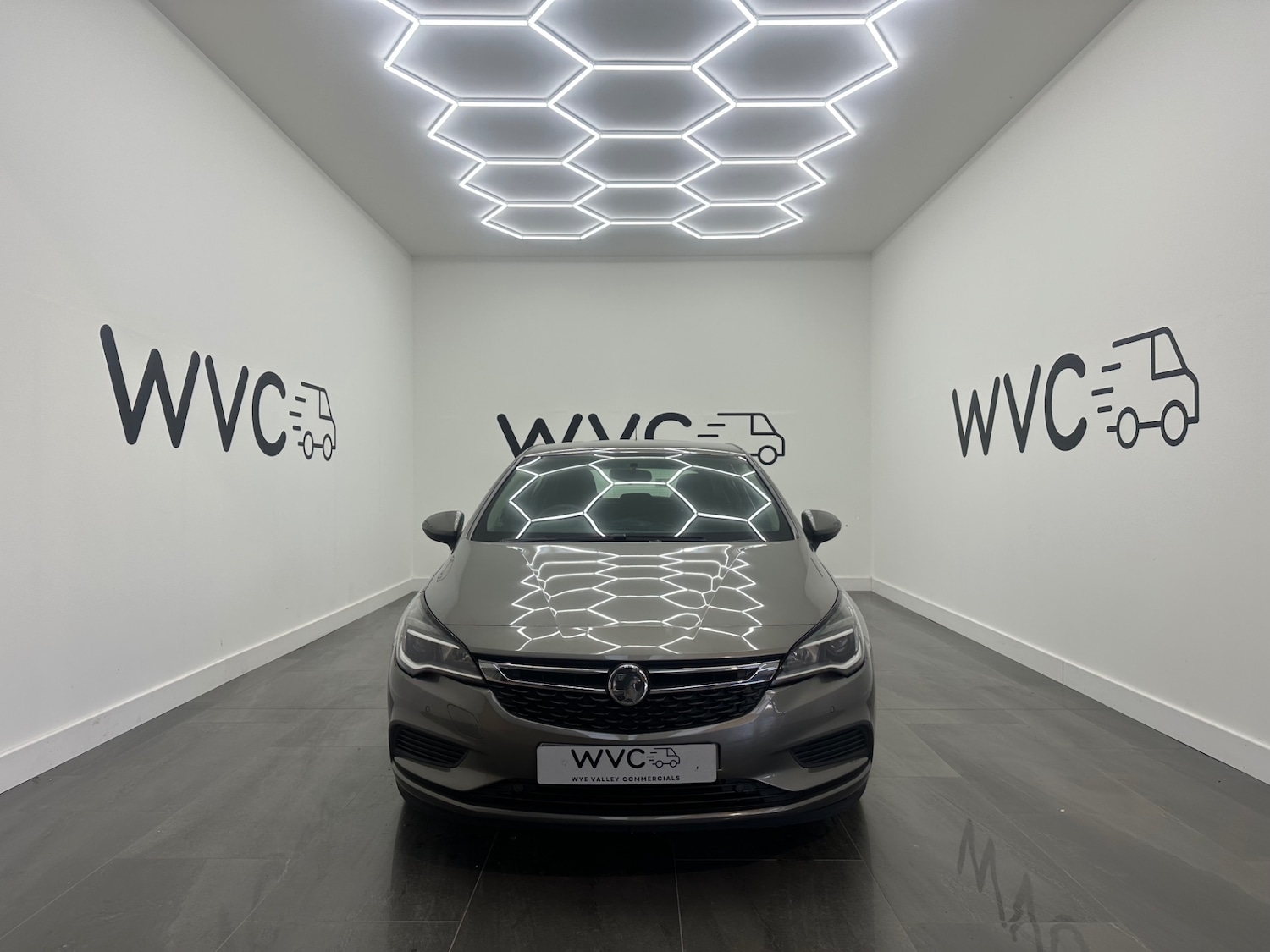 Used Vauxhall Astra 2017 for sale - 76626717: Photo 2