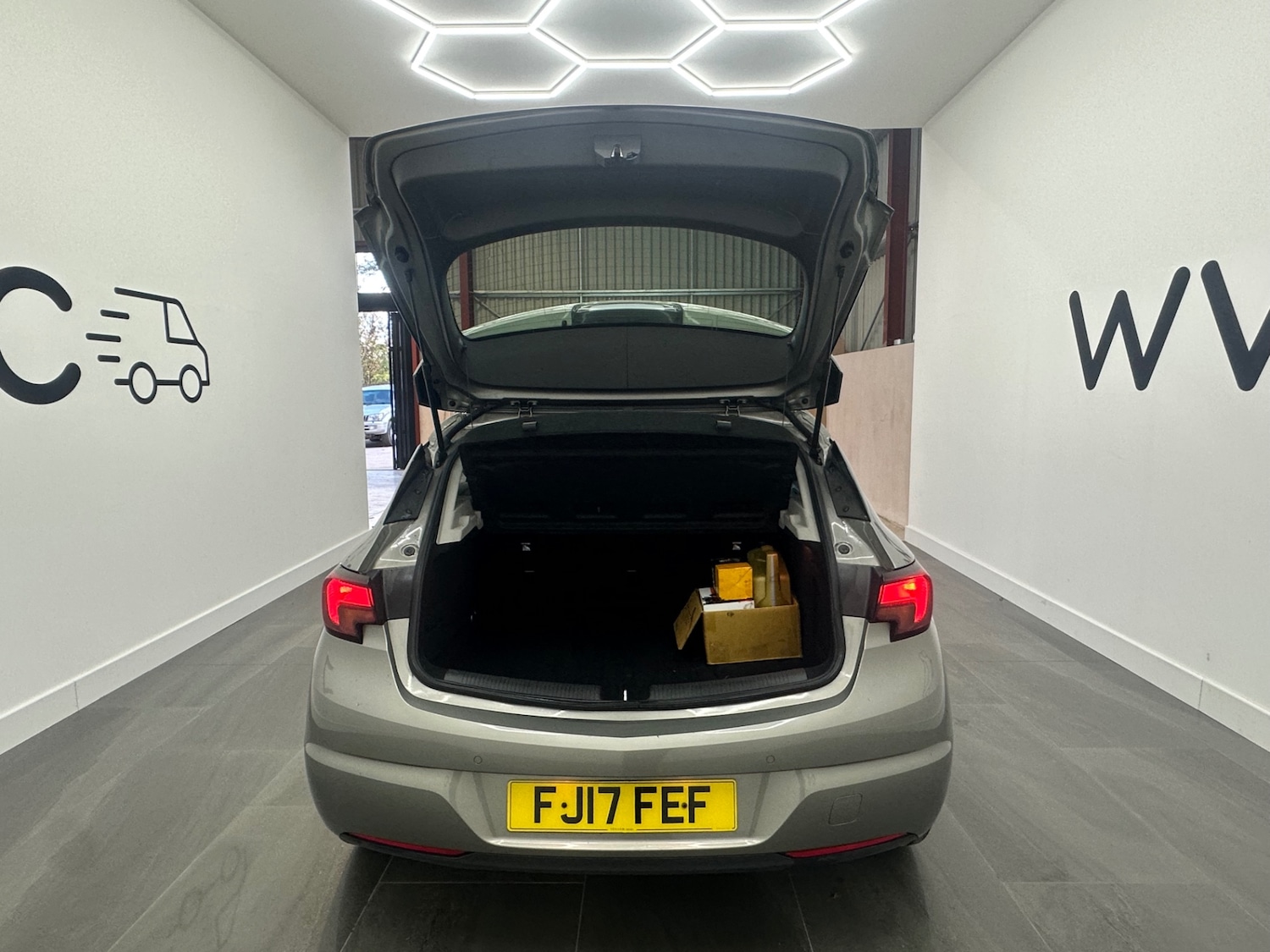 Used Vauxhall Astra 2017 for sale - 76626717: Photo 8