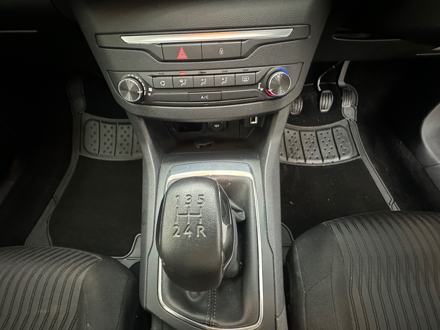 Used Peugeot 308 2018 for sale - 77298508: Photo 25