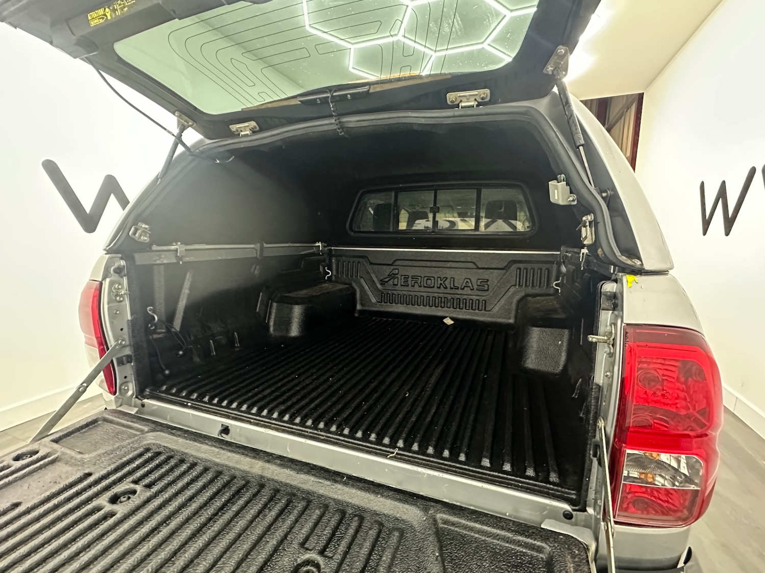 Used Toyota Hilux 2018 for sale - 77000881: Photo 16